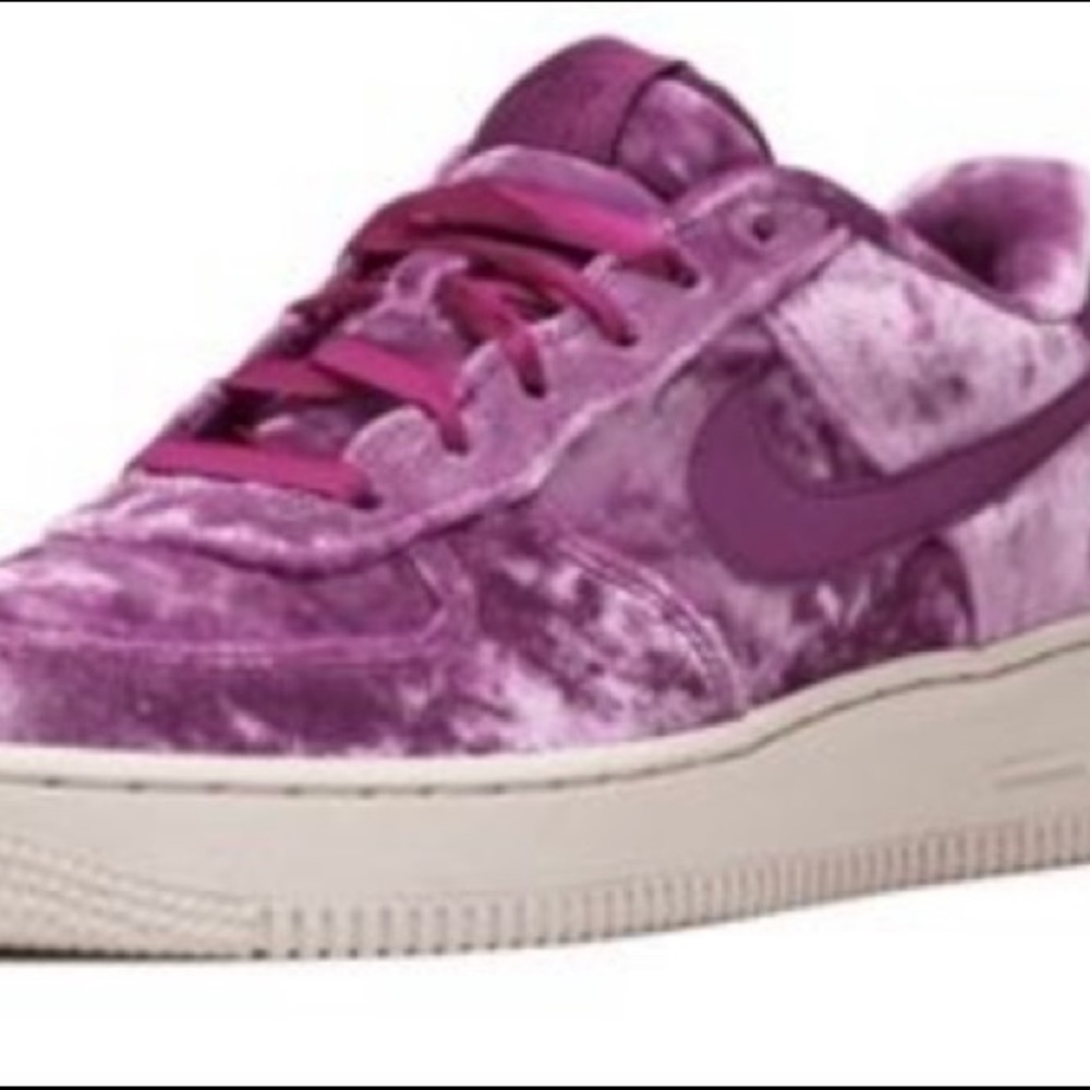GS NIKE AIR FORCE 1 LV8 “CRUSHED VELVET